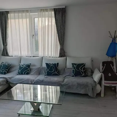 Traumhafte Mit Drei Schlafzimmer Σπίτι διακοπών