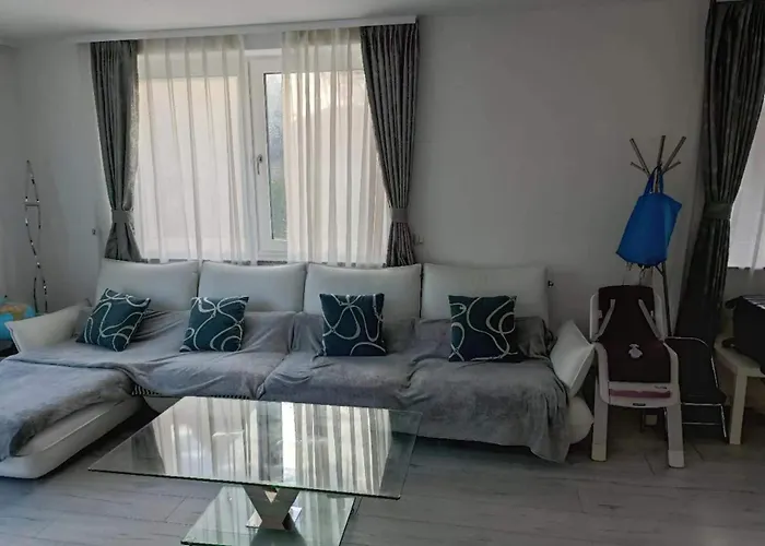 Traumhafte Mit Drei Schlafzimmer Dom wakacyjny